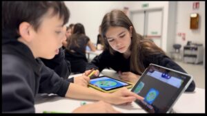 Studenti al lavoro con iPad